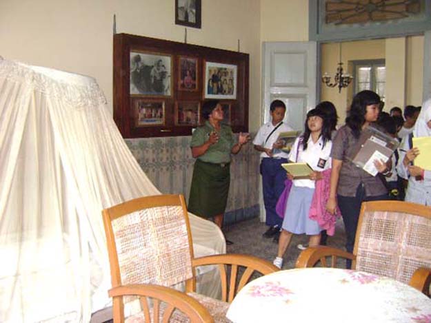 Pengunjung "Kecelik" Saat Museum Sasmitaloka Pangsar Jenderal Sudirman Yogyakarta Direnovasi