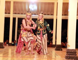 Rama berhasil menyunting Dewi Sinta - Foto Barata
